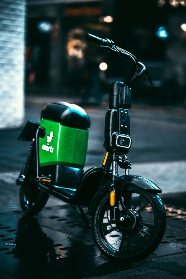 Urban scooter kask ve kilit seti